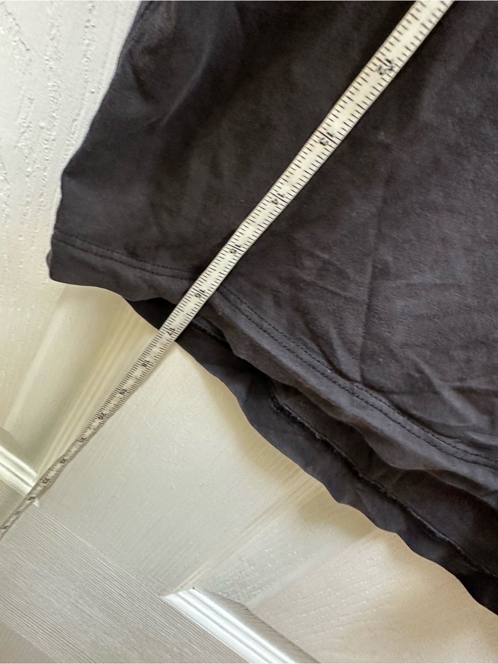 Lululemon Classic Black Cropped Tee top 4 short sleeve - Picture 2 of 5